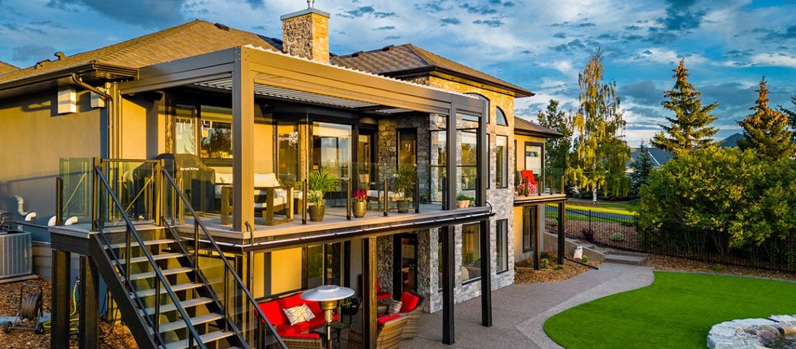 Outdoor living deck space